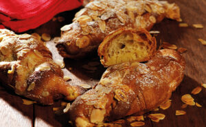 Laurent- Croissant Almond 25 x 110g